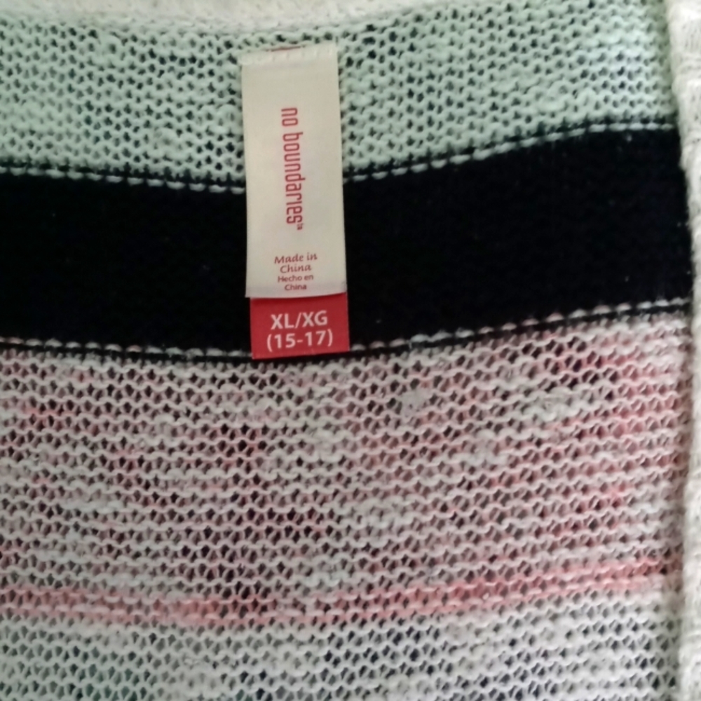 Pattern Sweater - Picture 3 of 3